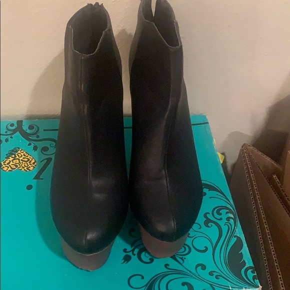 Shoes - Picture 2 of 3